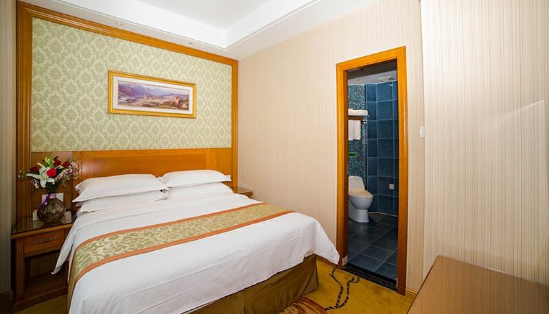 Zimmer - Vienna Classic Hotel(Shandong Yantai Jinshatan Taishan Road Hotel)