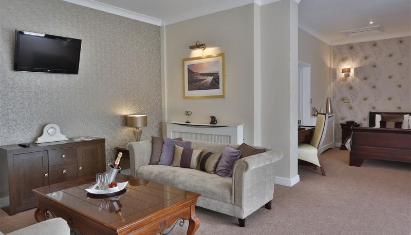 Suite - Best Western Premier Heronston Hotel & Spa