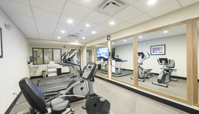 Zona de bienestar y gimnasio - Holiday Inn Express & Suites JAMESTOWN by IHG