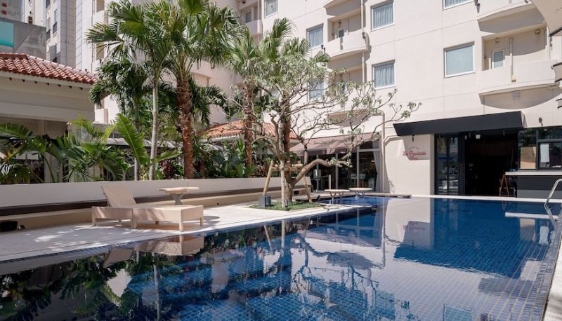 Pool - Hotel Palm Royal Resort Kokusai Street