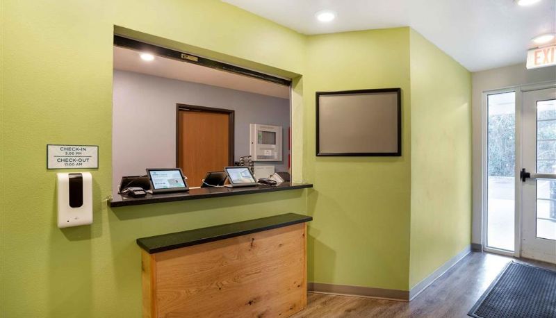 Hall - Extended Stay America Select Suites - Pensacola - Northwest