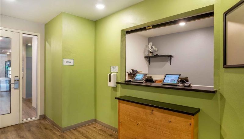 Hall - Extended Stay America Select Suites - Pensacola - Northwest