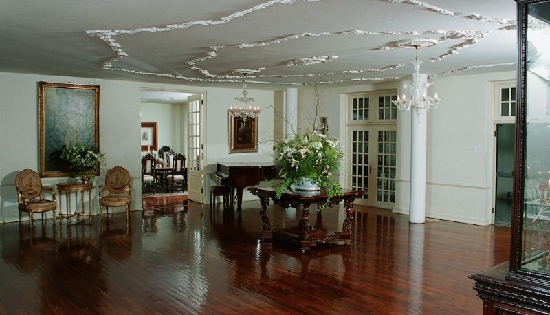 Hall - Illyria House