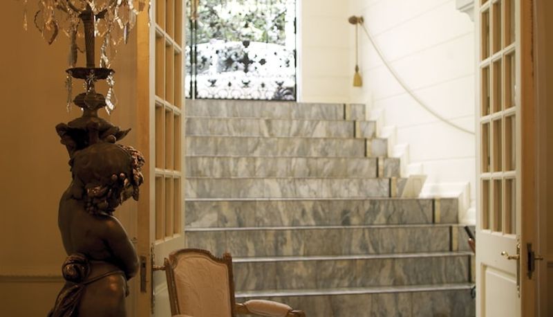 Hall - Illyria House