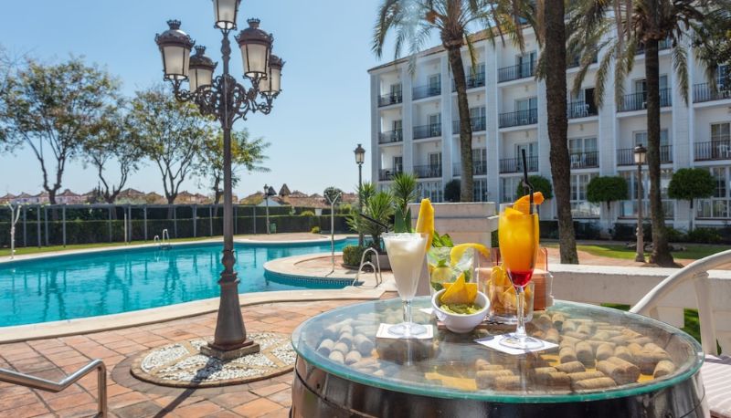プール - Hotel Abades Benacazón