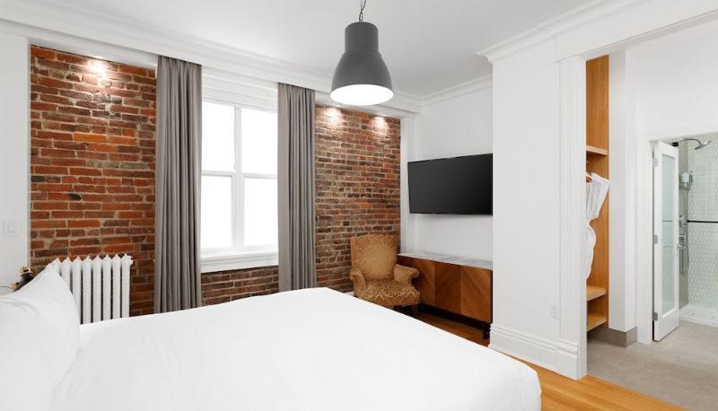 Camera standard - Victorian Hotel