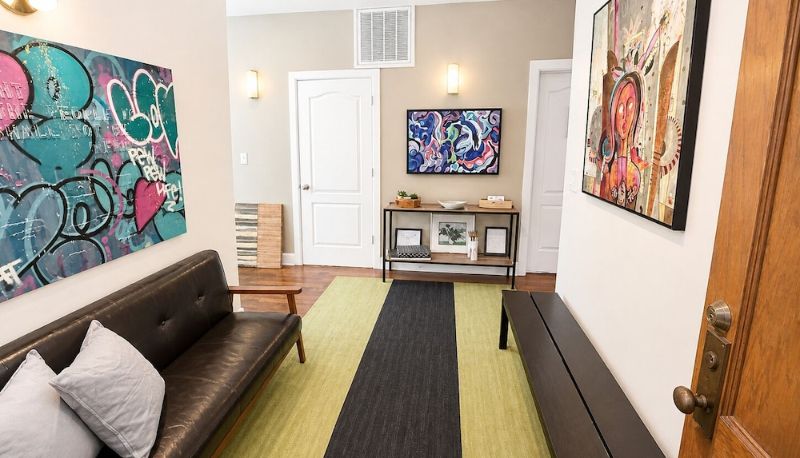 Hall - House 5863 - Chicago Bed and Breakfast