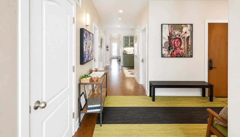 Hall - House 5863 - Chicago Bed and Breakfast