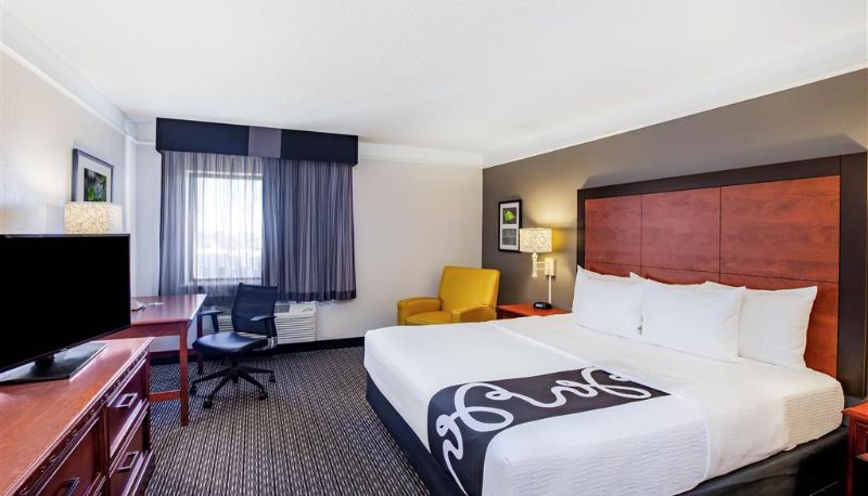 Room - La Quinta Inn & Suites by Wyndham Houston Baytown East