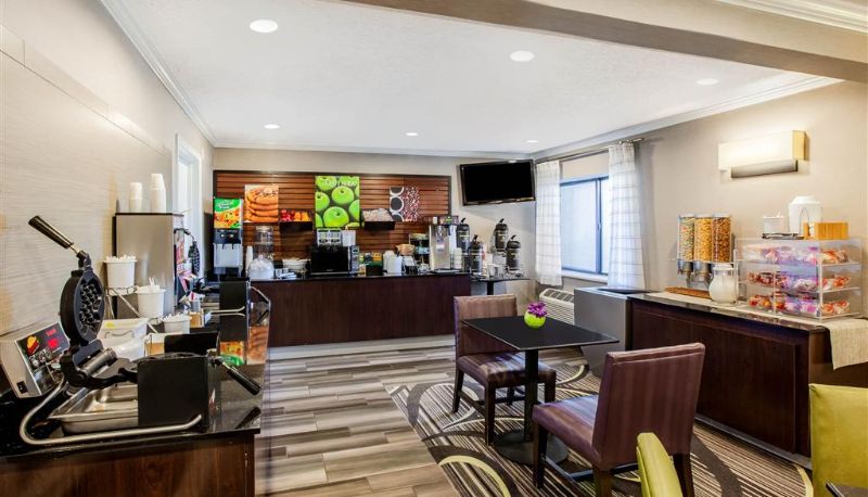 Interior view - La Quinta Inn & Suites by Wyndham Houston Baytown East