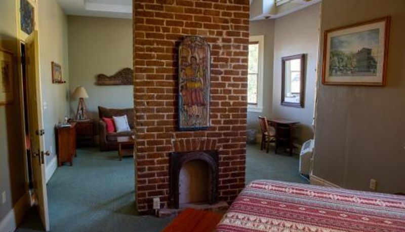 Info - The Lookout Inn