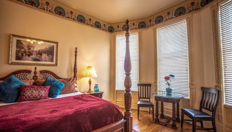Suite - Anniversary Inn - South Temple