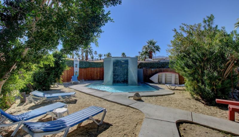 Piscina - CCBC Resort Hotel - A Gay Men's Resort