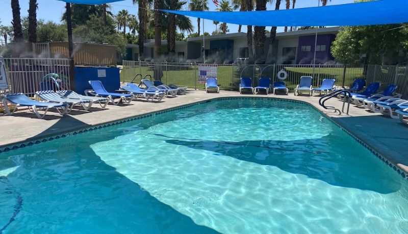 Piscina - CCBC Resort Hotel - A Gay Men's Resort