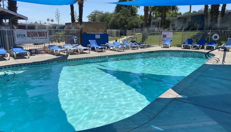Piscina - CCBC Resort Hotel - A Gay Men's Resort