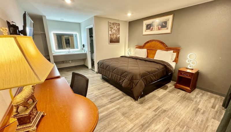 Suite - Ozark Inn & Suites