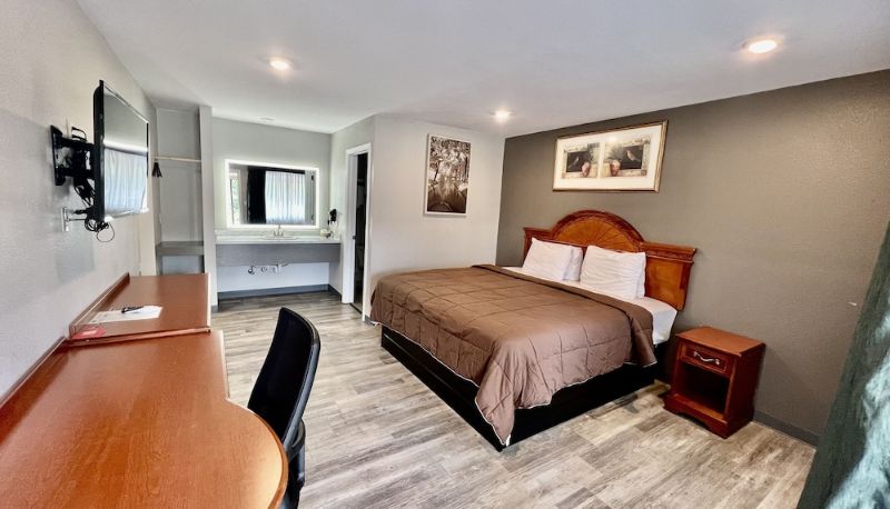 Suite - Ozark Inn & Suites