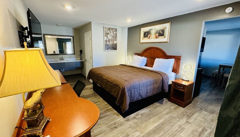 Suite - Ozark Inn & Suites
