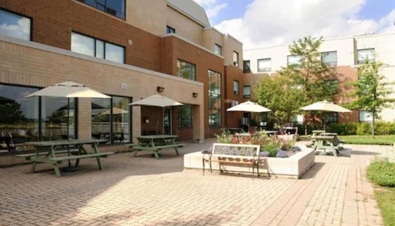 Información - Residence and Conference Centre – King City
