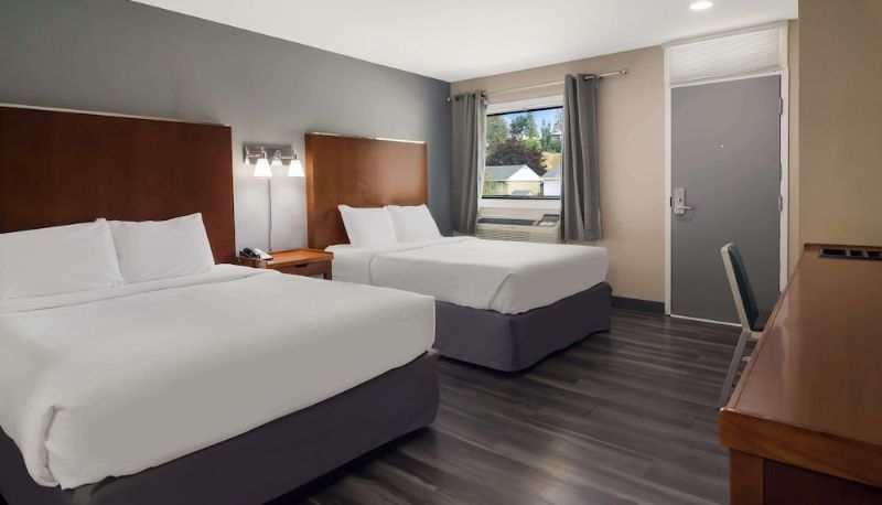 Pokój typu family - Canadas Best Value Inn & Suites Kamloops