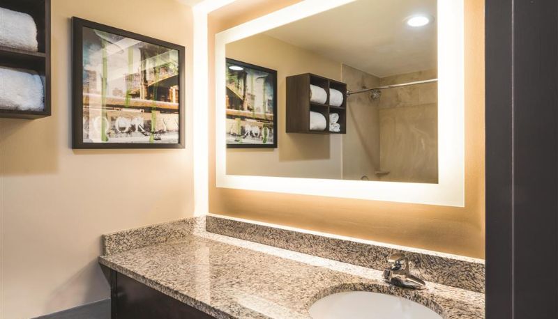 Habitación - La Quinta Inn & Suites by Wyndham Brooklyn Downtown