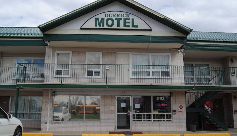 Info - Derrick Motel