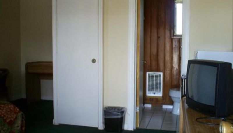 Camera standard - Crestview Inn