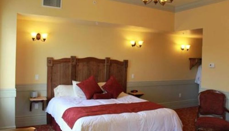 Room - Windsor Hotel & Restaurant