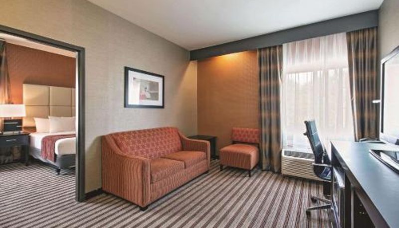 Suite - La Quinta by Wyndham Harrisburg-Hershey