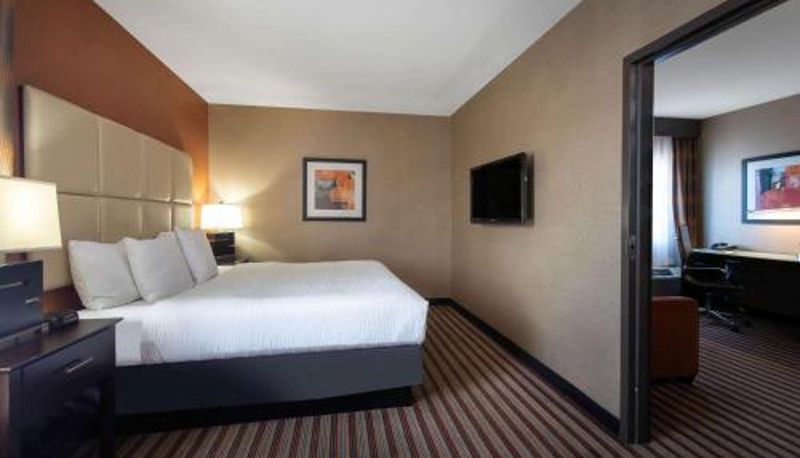 Suite - La Quinta by Wyndham Harrisburg-Hershey