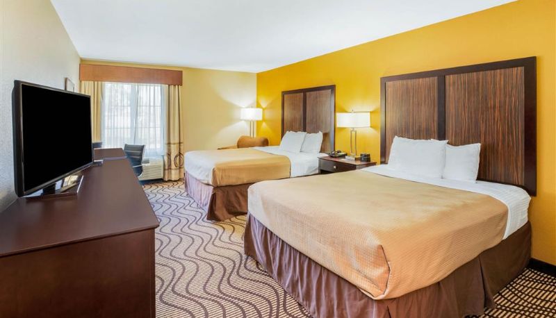 Room - La Quinta Inn & Suites by Wyndham Floresville