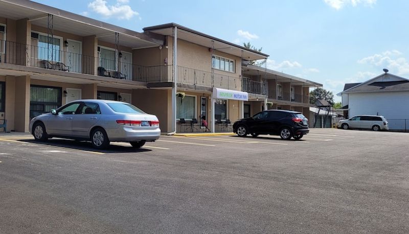 Info - Arnprior Motor Inn
