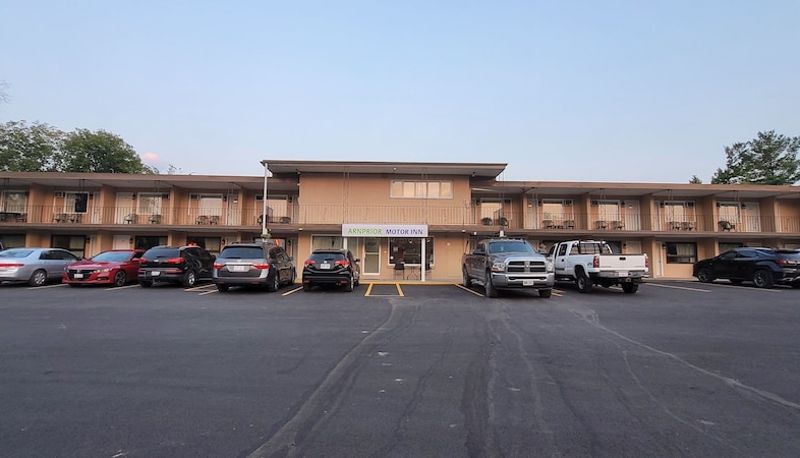 Info - Arnprior Motor Inn