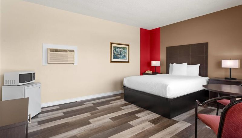 Room - Travelodge by Wyndham Lindsay