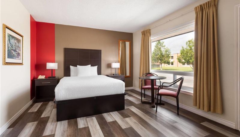 Room - Travelodge by Wyndham Lindsay