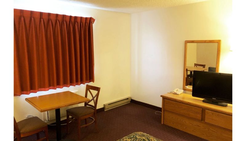 Room - OYO Hotel Shelby MT Hwy 2  I