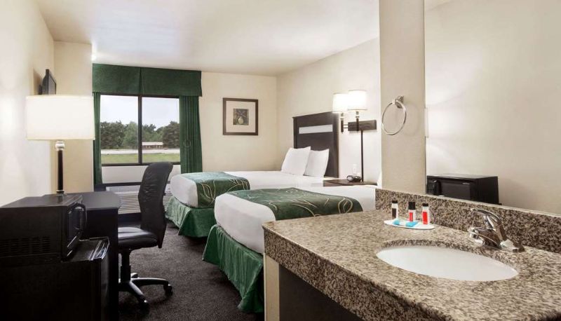 Zimmer - Travelodge by Wyndham Livonia