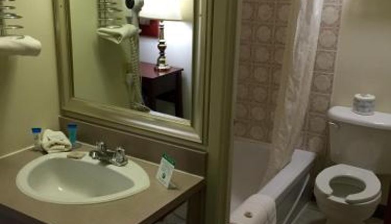 Banyo - Colonial Inn
