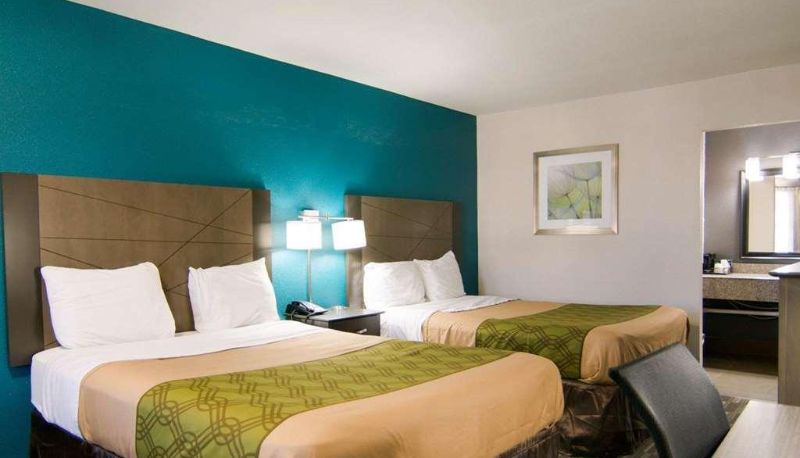 Quadrupla - Econo Lodge Russellville