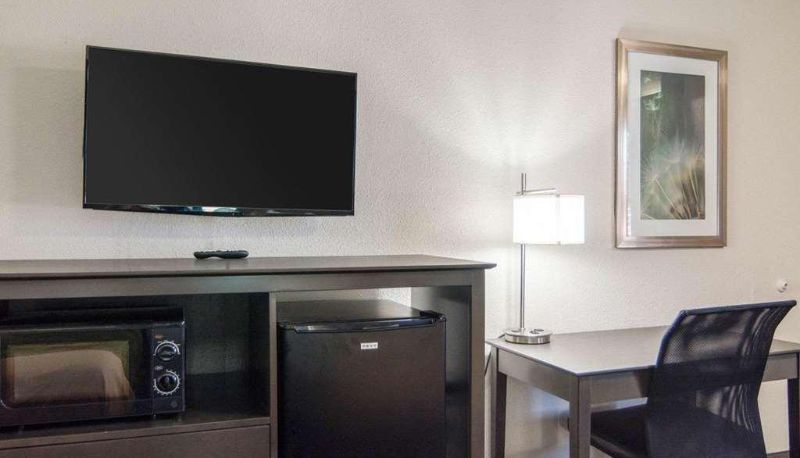 Quadrupla - Econo Lodge Russellville