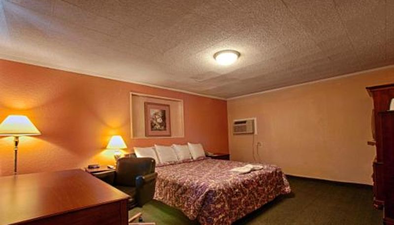 Room - Economy Motel Inn and Suites Somers Point