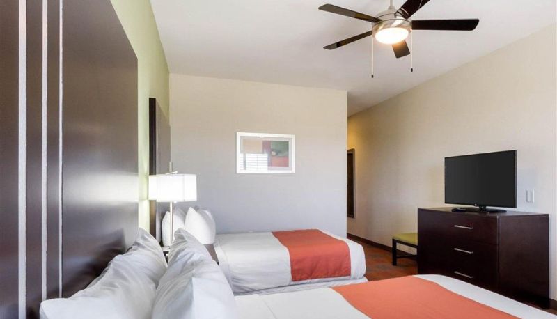 Camera - Quality Inn & Suites Victoria East