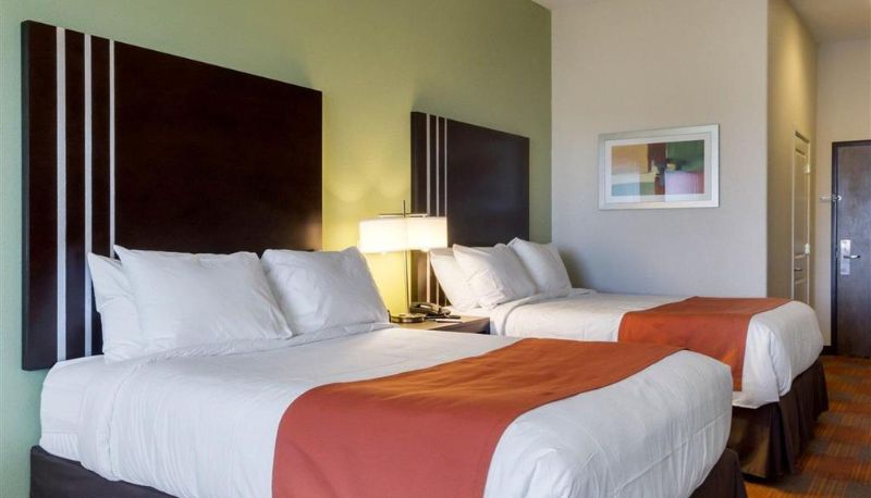 Camera - Quality Inn & Suites Victoria East