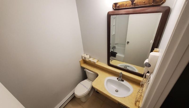 Camera standard - Vanderhoof Inn