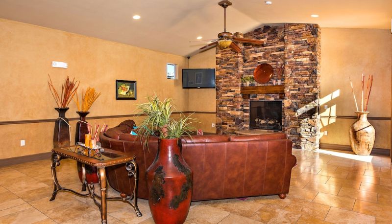 Hal - Coral Springs Resort