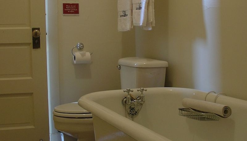 Süit - Centralia Square Grand Ballroom and Vintage Hotel (We are one of the only hotels located in downtown Centralia)
