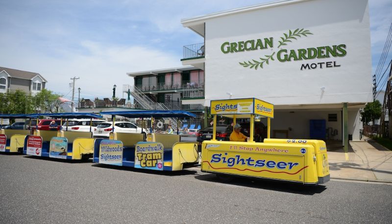 Otel açık alanı - Grecian Gardens Motel