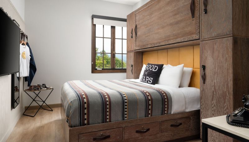 Zimmer - Moxy Santa Barbara
