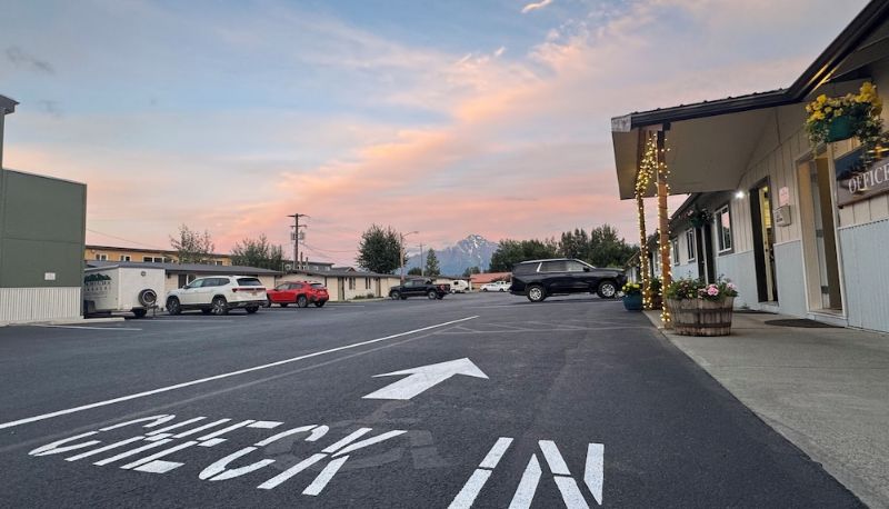 Otel açık alanı - The Pioneer Motel