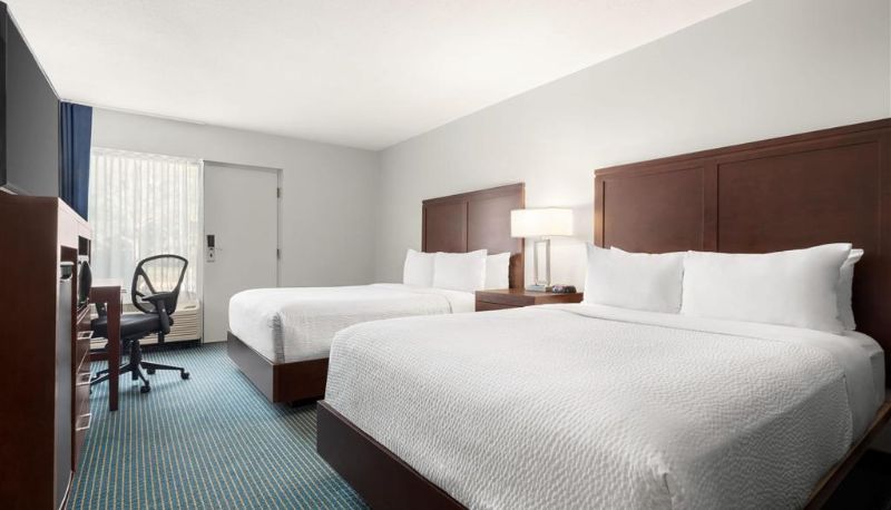 Zimmer - Days Inn by Wyndham Sarnia Harbourfront